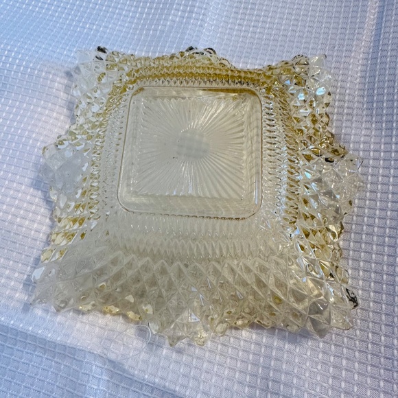 Pale amber scalloped edge carnival glass ashtray - Picture 2 of 3